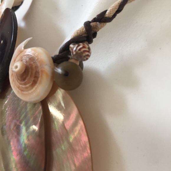 Beautiful handmade seashells necklace - Picture 11 of 15